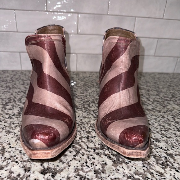 ARIAT WOMEN'S DIXON OLD PATRIOT BOOTIES - SNIP TOE - AMERICAN FLAG - Picture 3 of 4